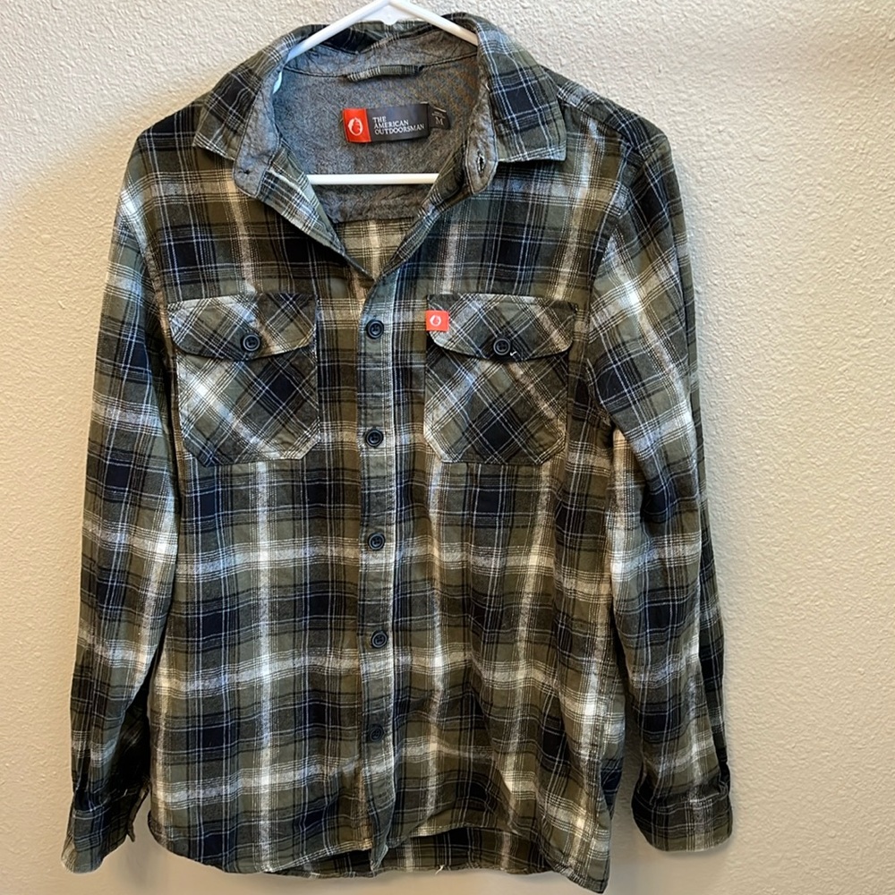 The American Outdoorsman Flannel. Medium